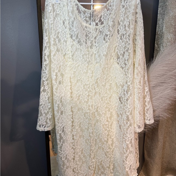 Elegant Lace Cream Dress - Picture 3 of 9